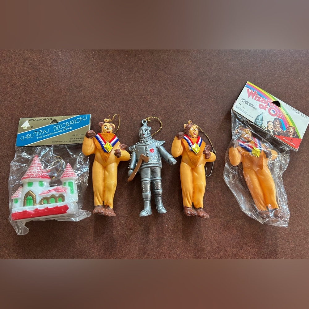 5 Vintage Blow Mold Xmas Tree Ornaments, Wizard Of Oz, & Bradford’s Unbreakable